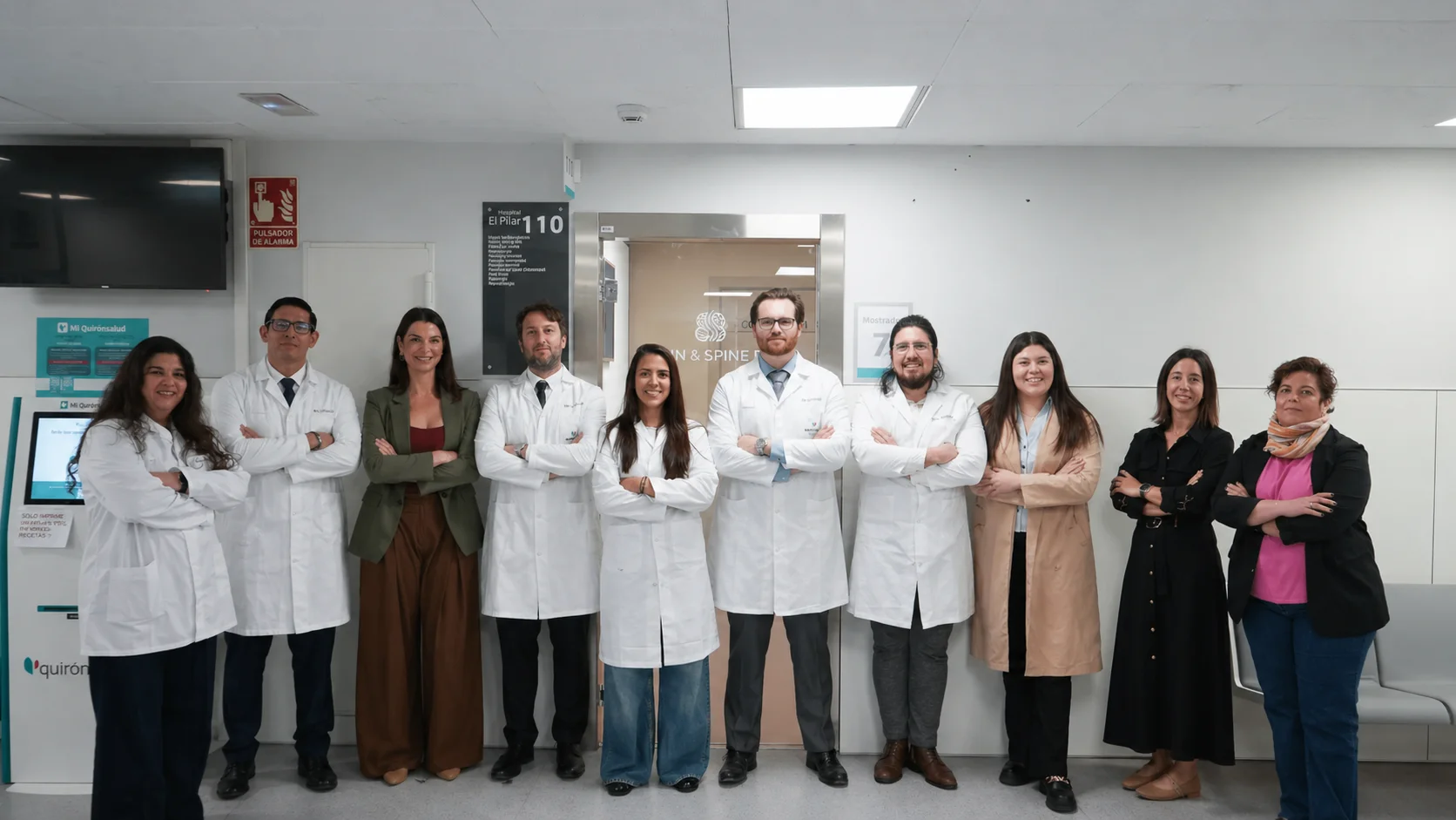 Equipo completo de Brain & Spine Barcelona: neurocirujanos, enfermería y coordinación